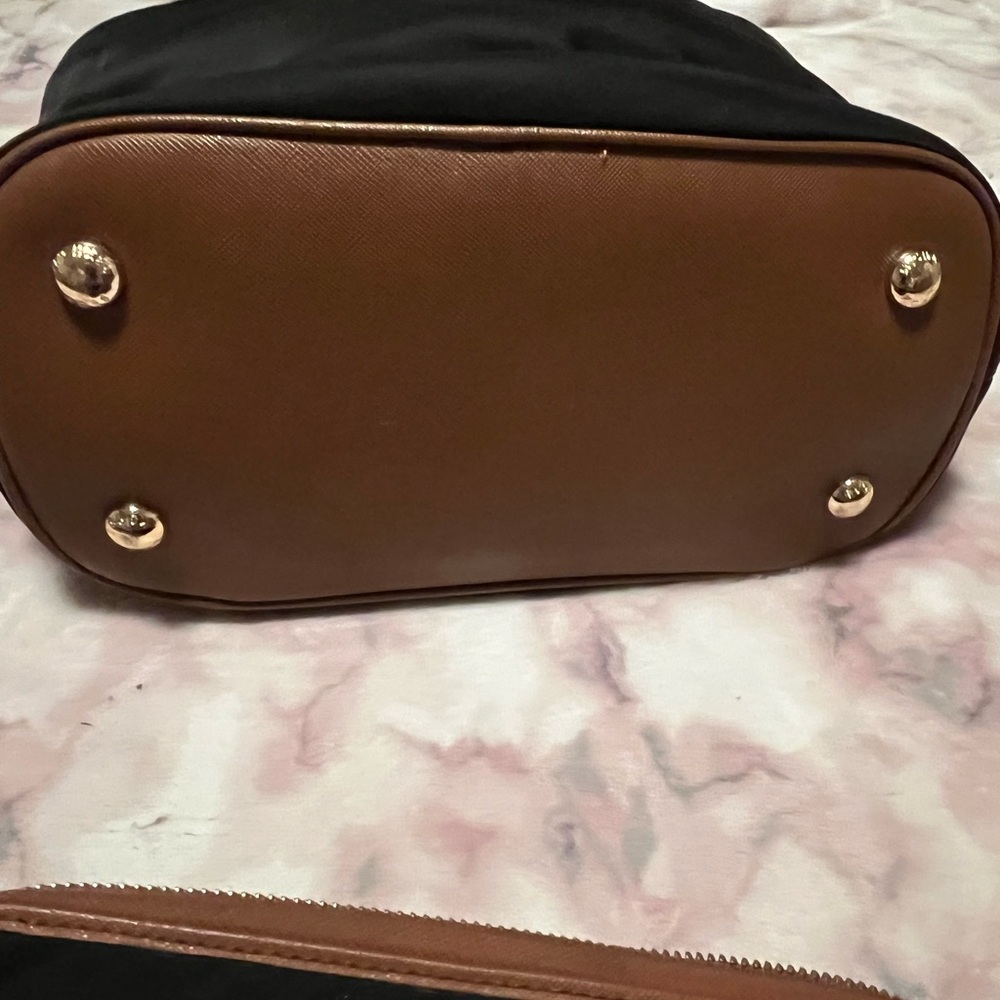 Michael Kors Black and Tan Tote with Wallet - Picture 8 of 15